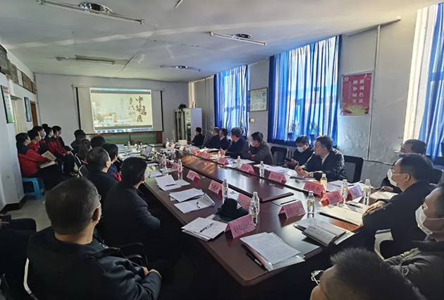 孙东深入开云线上平台（集团）官方网站制药有限责任公司主持召开现场